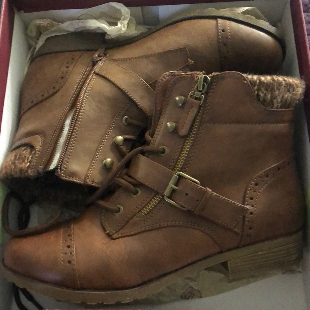 Brand New Stylish warm leather boots